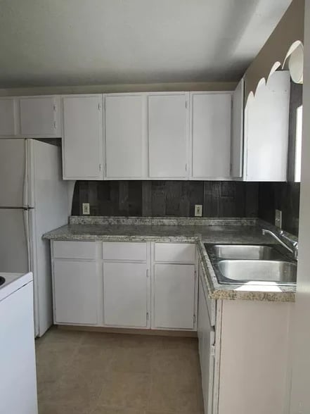 Kitchen - 924 W 1st St