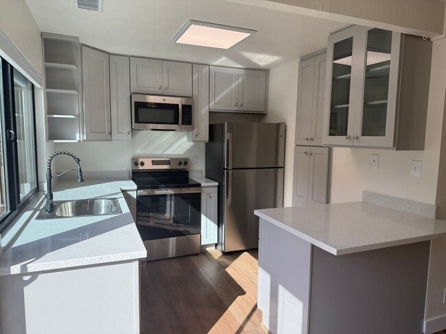 Building Photo - Totally remodeled Townhome
