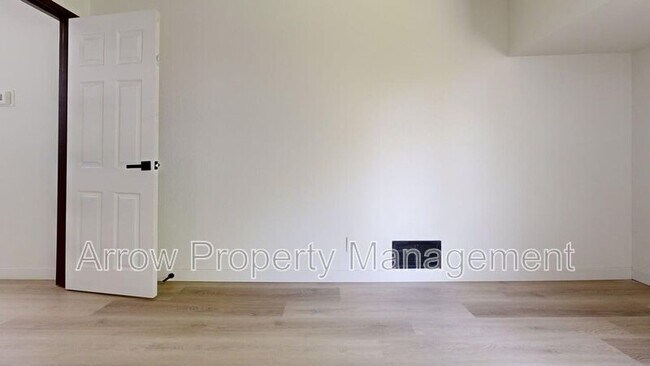 Building Photo - 207 E Arbor Ave
