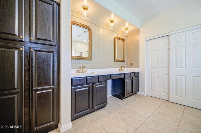 Building Photo - 4564 S Maverick Ct