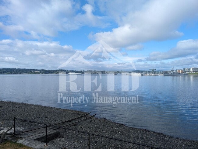 Building Photo - 305/307 Shore