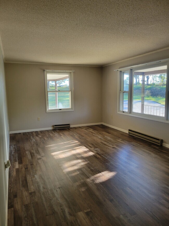 Building Photo - 1263 Newburg Rd