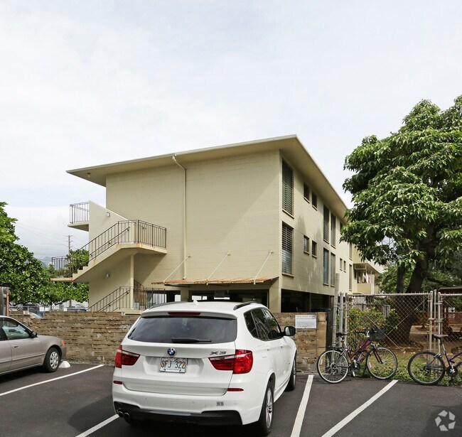 Building Photo - 2671 S King St