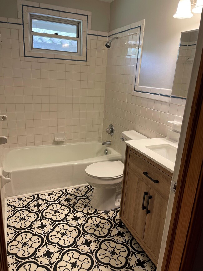 Building Photo - 3908 Yarbrough Ave