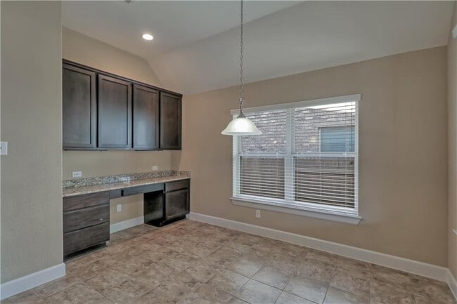 Building Photo - 124 Claiborne Lake Ln