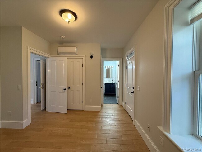 Building Photo - 194 Lander St