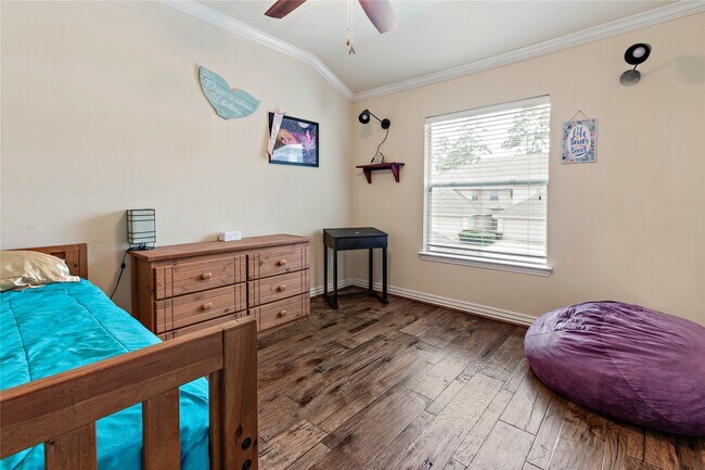 Building Photo - 15 Crocus Petal St