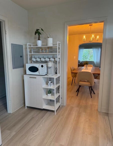 Building Photo - 417 Front St