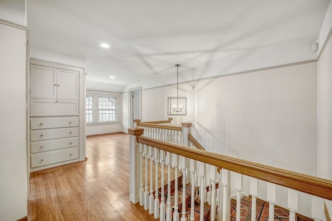 Building Photo - Capitol Hill Home