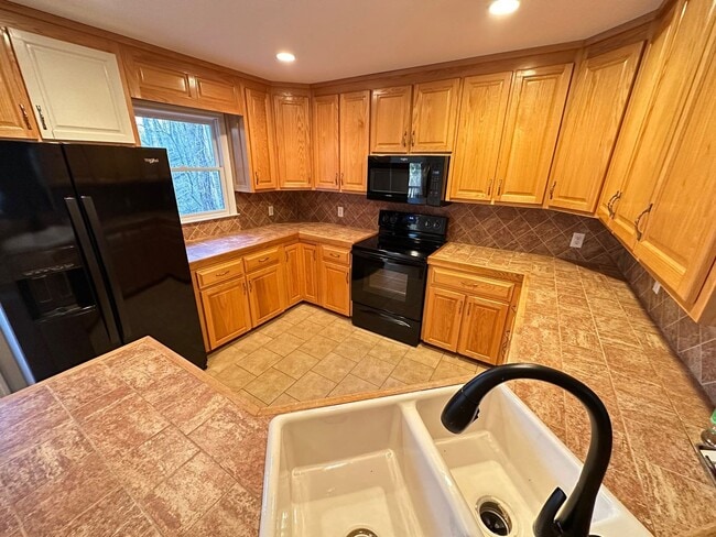 Building Photo - Beautiful Home off Timothy Available