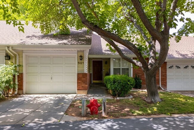 Building Photo - 845 N Valley View Dr