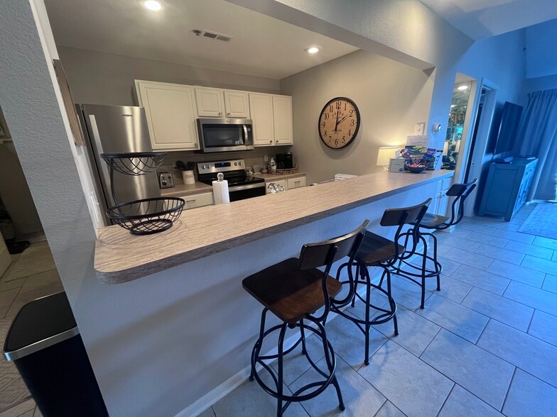Building Photo - 4800 Eagleview Dr