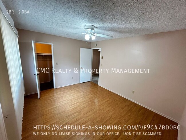 Building Photo - Spacious 2 bedroom 1.5 bath