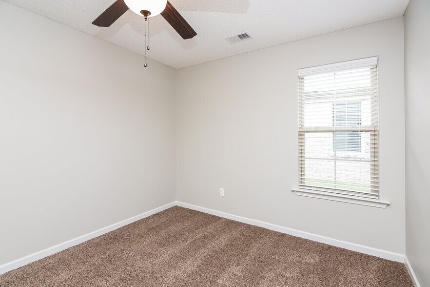 Building Photo - 9435 Darren Cir S