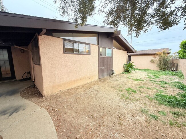 Building Photo - 401 N Lupine St