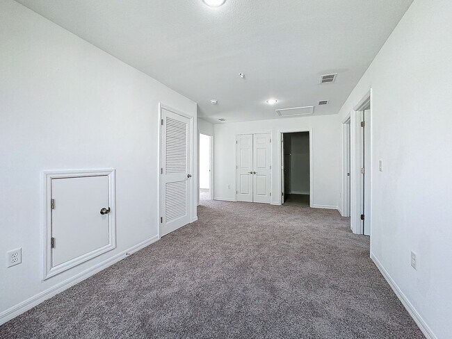 Building Photo - Townhouse For Lease in Saint Cloud