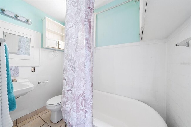 Building Photo - 708 Grove St N