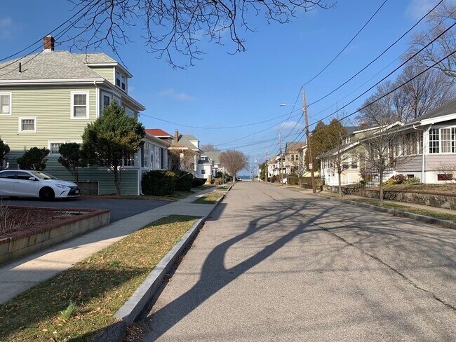 Building Photo - 10 Channing St