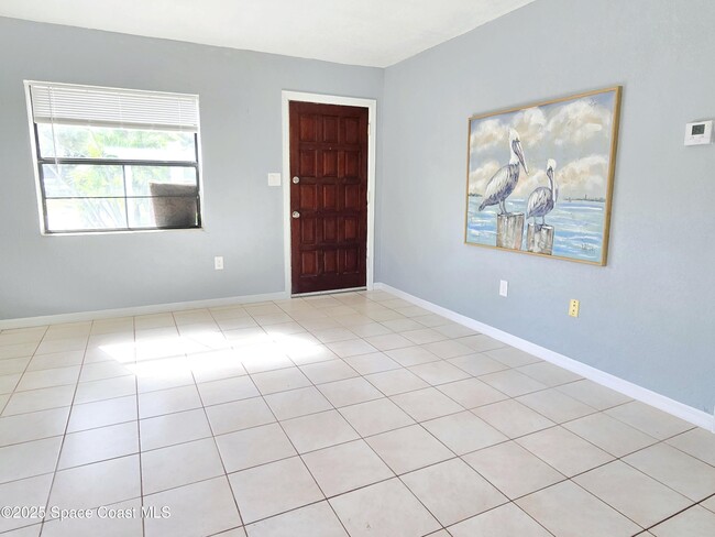 Building Photo - 484 Poinciana Dr