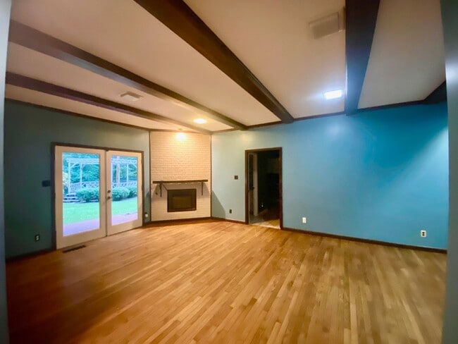 Building Photo - Large Fulton Home