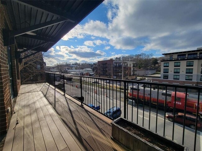 Building Photo - 550 E Main St