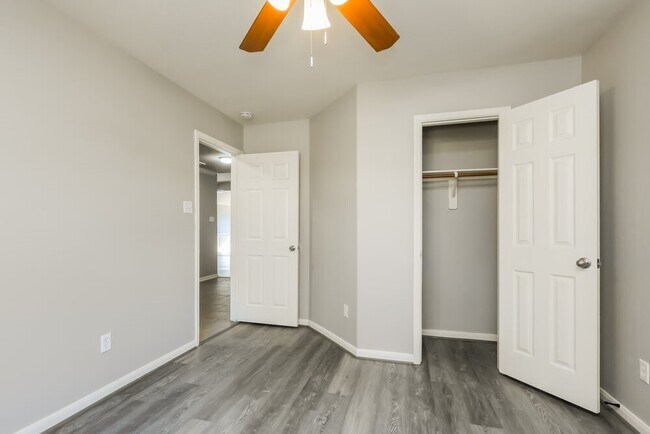 Building Photo - 11747 Elizabeth Ct