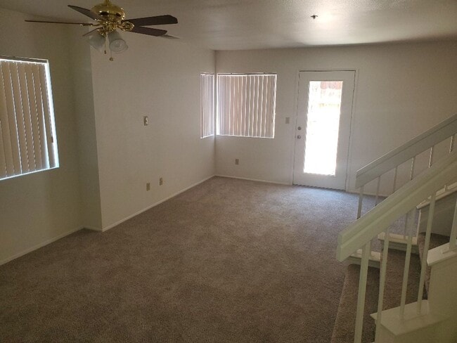 Building Photo - 2 Bedroom - 2.5 Bathroom Condo in gated co...