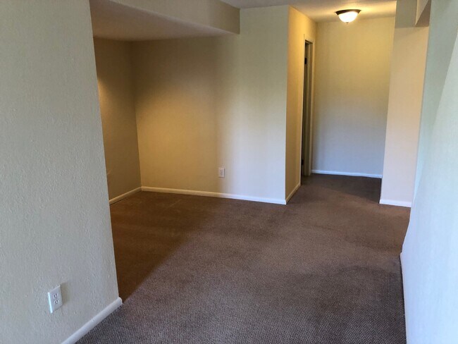 Building Photo - 10229 Halleys Way