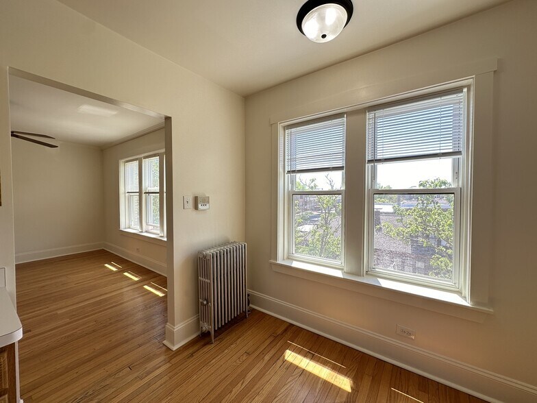 Building Photo - 2856 W Cullom Ave