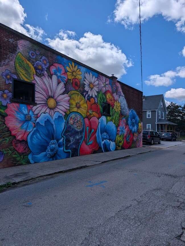 Building Photo - 1431 Rowley Ave