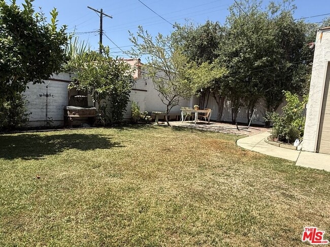 Building Photo - 6565 Arlington Ave