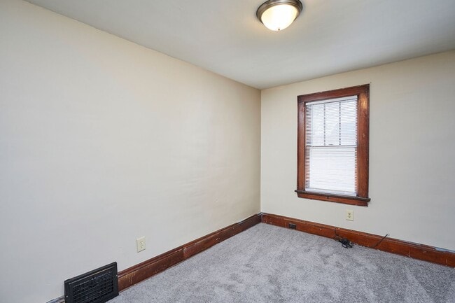Building Photo - Beautifully remodeled 3 bed 1 bath colonial in East Akron !