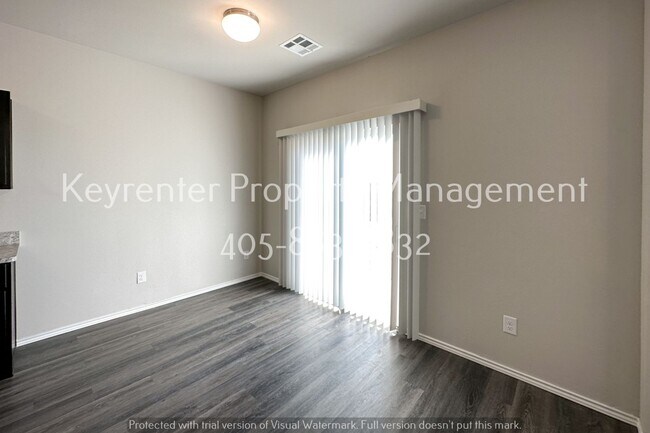 Building Photo - Gorgeous 3 Bed 2.5 Bath Two Story Home in Heart Of Yukon!