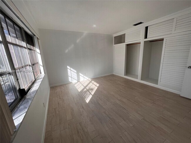 Building Photo - 1431 S 14th Ave