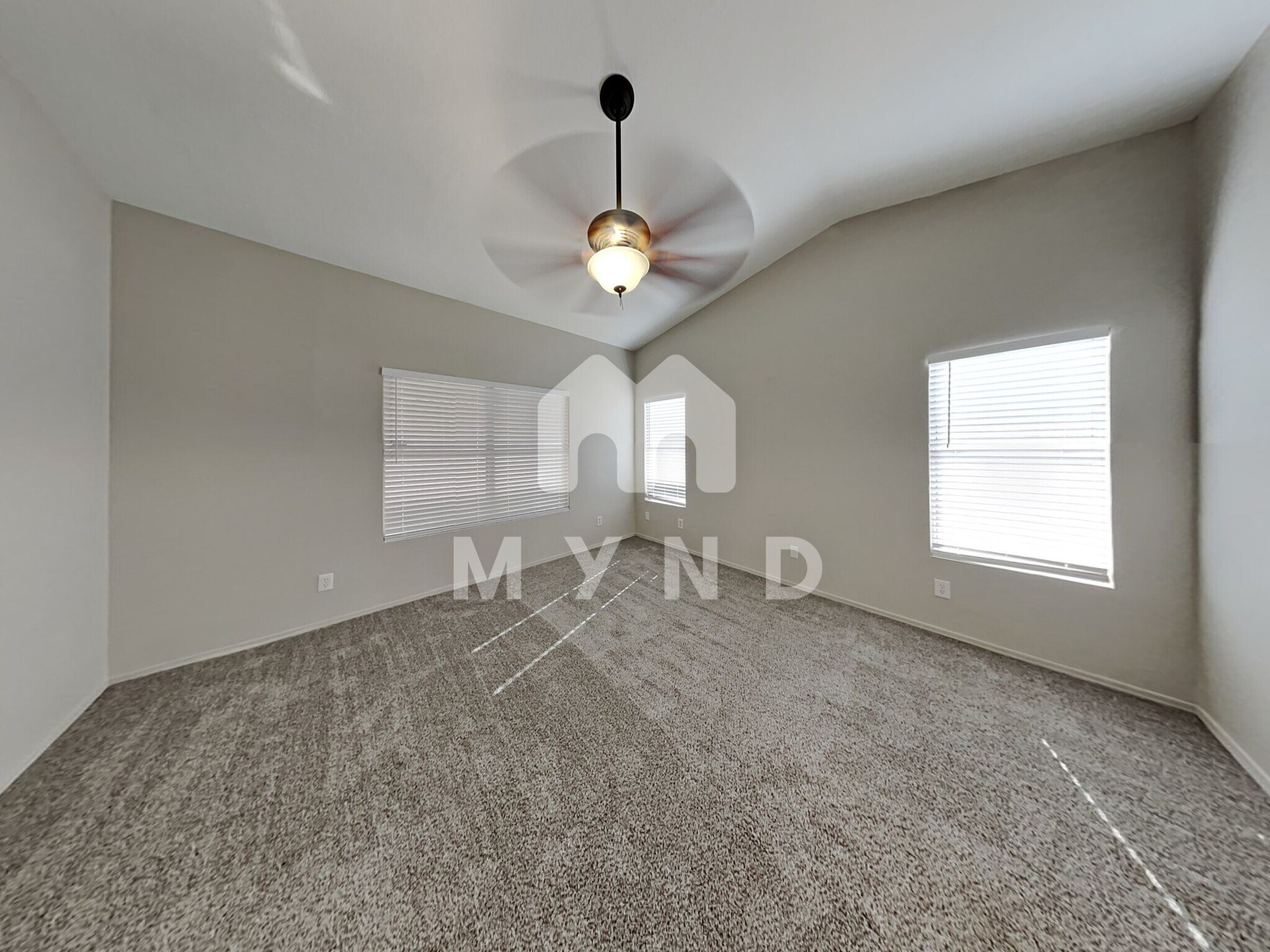 Building Photo - 8027 W Laurel Ln