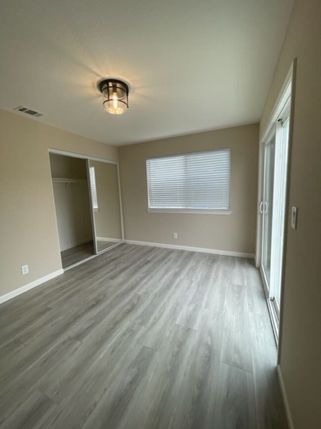Building Photo - For Rent: Beautifully Updated 3-Bedroom Ho...