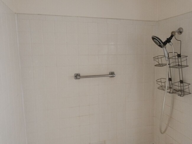 Building Photo - 2 Bedroom / 1.5 Bath Condo  Johnson City, TN