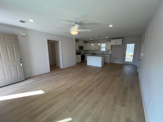 Building Photo - Newly Built 3 Bedroom 2 Bathroom Home in E...