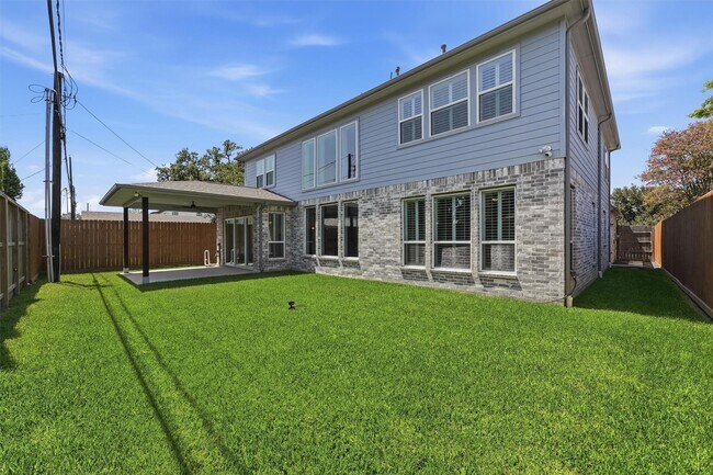 Building Photo - 1303 Gardenia Dr