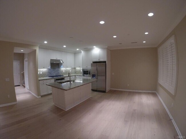 Building Photo - 2bd/2.5ba two car garage end unit condo in Orchard Hill Irvine for rent