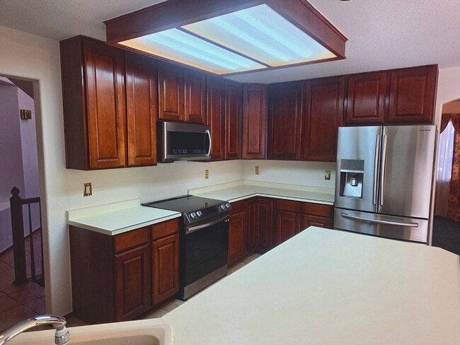 Building Photo - 5 Bedroom/ 4 Bath Two-Story in Governors Place