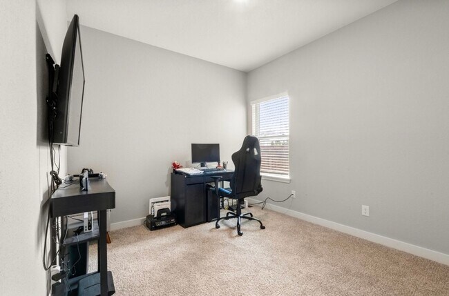Building Photo - Charming 3BR 2BATH House in Commerce City