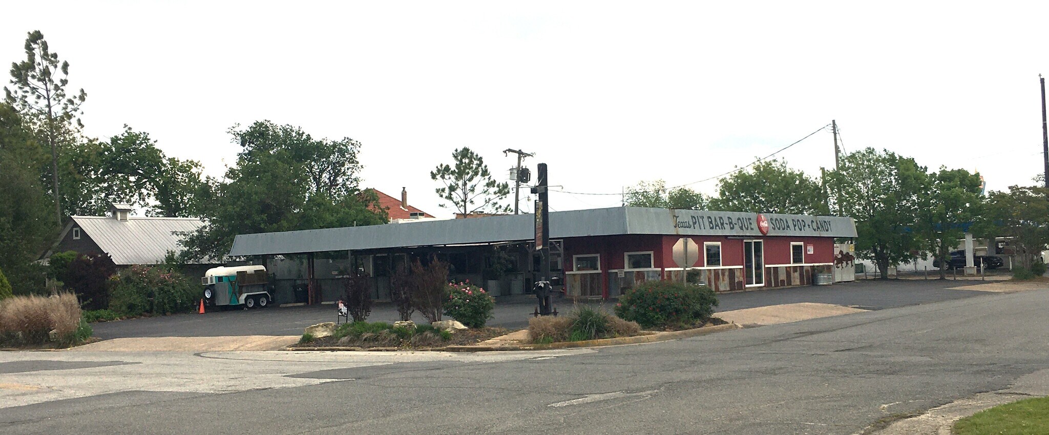 Building Photo - 709 W Woodard St