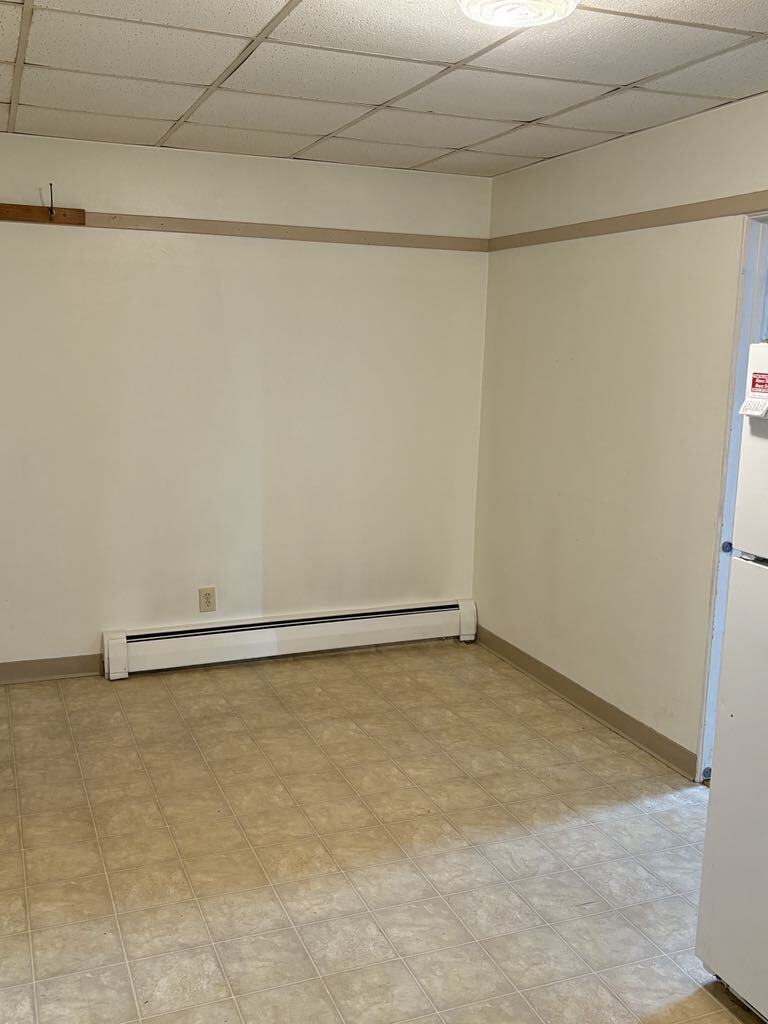 Building Photo - 124 1/2 N Cedar Ave