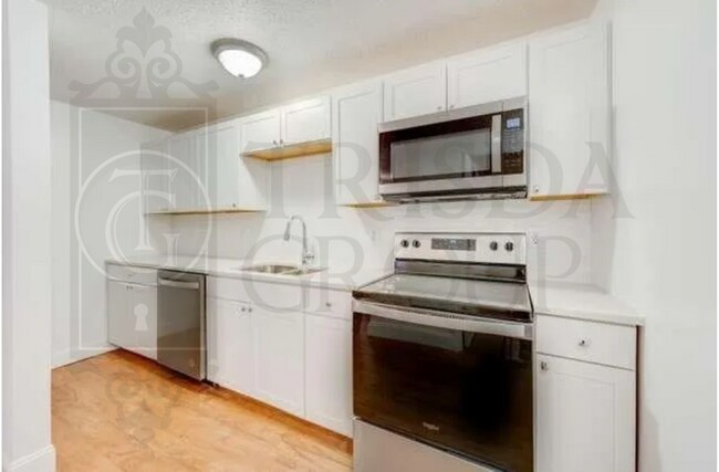 Building Photo - Avail June 1st! Renovated Crafton 2BR Apt, A/C, Private laundry/storage, Parking, Pets OK!
