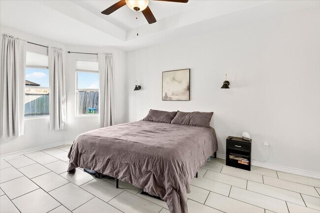 Building Photo - 2614 Vista del Sol