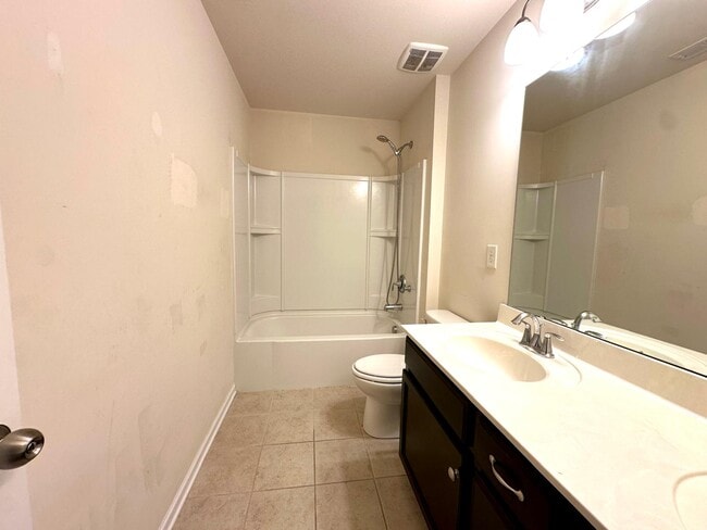 Building Photo - 8019 Kelburn Ln