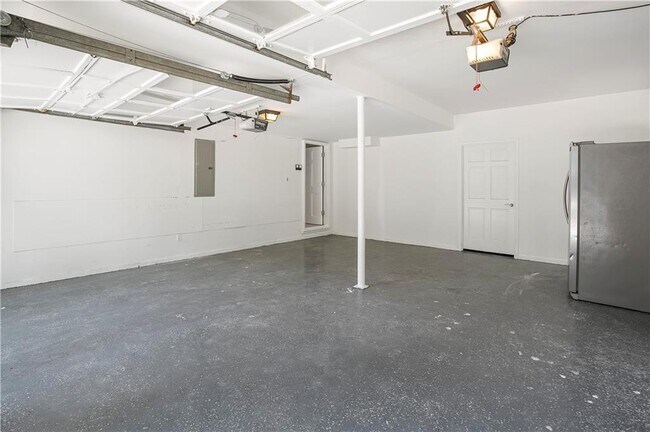 Building Photo - 4695 N Peachtree Rd