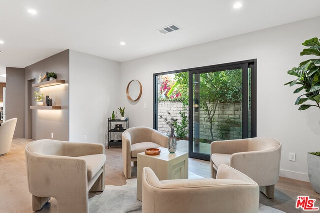 Building Photo - 4943 Palomar Dr