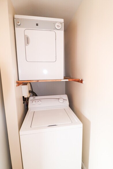 Building Photo - 2353 Ohio Ave